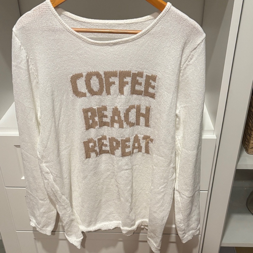 Women's White and Tan Graphic Top
